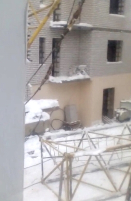 Жильцы vs строители: в Великих Луках башенный кран стал камнем преткновения (ФОТО) - 2019-01-23 16:35:00 - 1