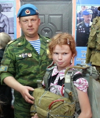 Поисковый отряд «Маргелов» и представители Союза десантников встретились с великолукскими школьниками (ФОТО) - 2018-06-05 16:30:00 - 1