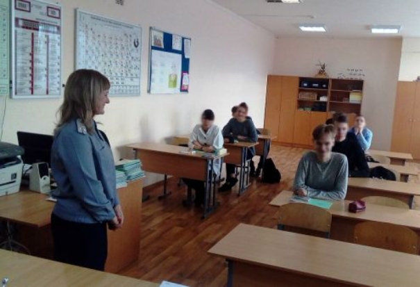 Сотрудники ИК Псковского района рассказали школьникам о поступлении в высшие образовательные учреждения ФСИН России - 2020-03-01 19:07:00 - 1