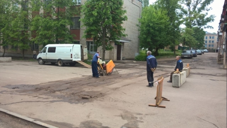 Из-за ремонта перекрыт один из подъездов к великолукскому рынку (ФОТО) - 2016-05-27 09:48:00 - 1