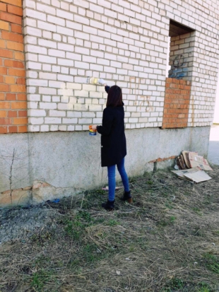 Почти 50 надписей, пропагандирующих употребление запрещенных веществ, убрали с фасадов домов псковские полицейские (ФОТО) - 2020-03-31 10:06:00 - 1
