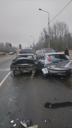 В столкновении 4 автомобилей в Псковском районе пострадали взрослые и дети (ФОТО) - 2020-02-15 16:09:00 - 1