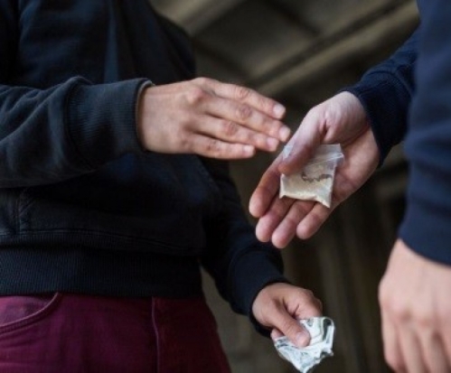 Житель города Великие Луки приговорен к 3 годам лишения свободы условно за незаконный сбыт наркотического средства - 2019-06-10 06:46:00 - 1