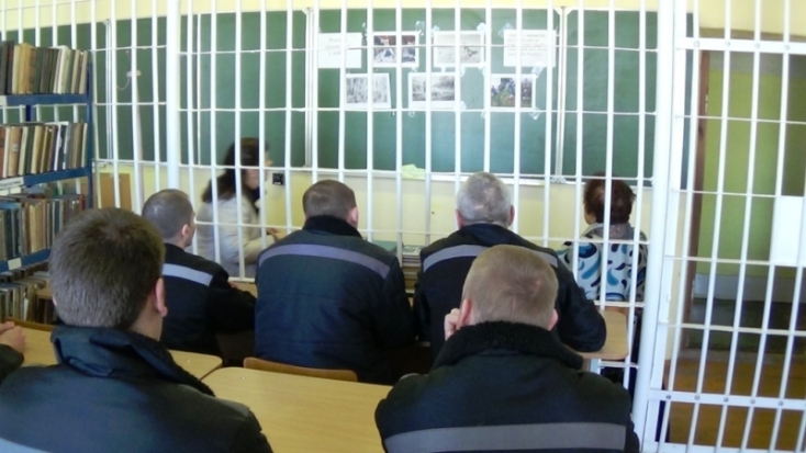 В Великих Луках осужденные ИК-5 познакомились с творчеством художников-баталистов - 2017-05-02 18:45:00 - 1