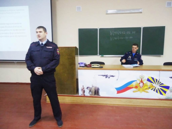 В Пскове полицейские провели профилактическую встречу в воинской части - 2019-12-26 11:21:00 - 1