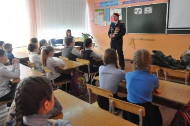 Офицеры ОСН «Зубр» провели урок мужества для псковских школьников - 2020-03-12 15:13:00 - 1