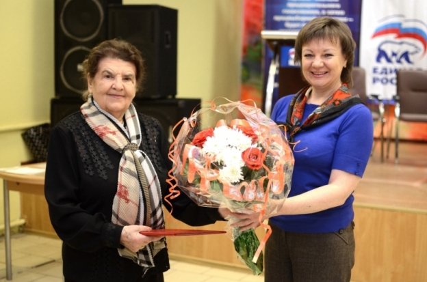 УПФР по городу Великие Луки и Великолукскому району поздравило ветерана труда с 90-летием - 2016-04-19 15:43:00 - 1