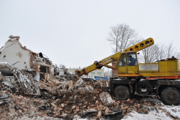 В Великих Луках начались работы по сносу и разборке ветхих корпусов школы №6 (ФОТО) - 2017-03-07 14:45:00 - 1
