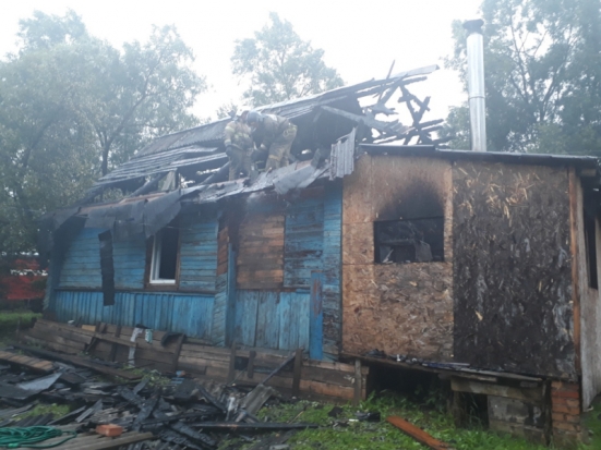 Подробности пожара, практически уничтожившего дом в Великих Луках (ФОТО) - 2019-07-05 20:55:00 - 1