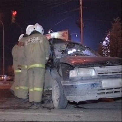 В Изборске спасатели МЧС участвовали в ликвидации последствий ДТП - 2016-12-23 06:51:00 - 1