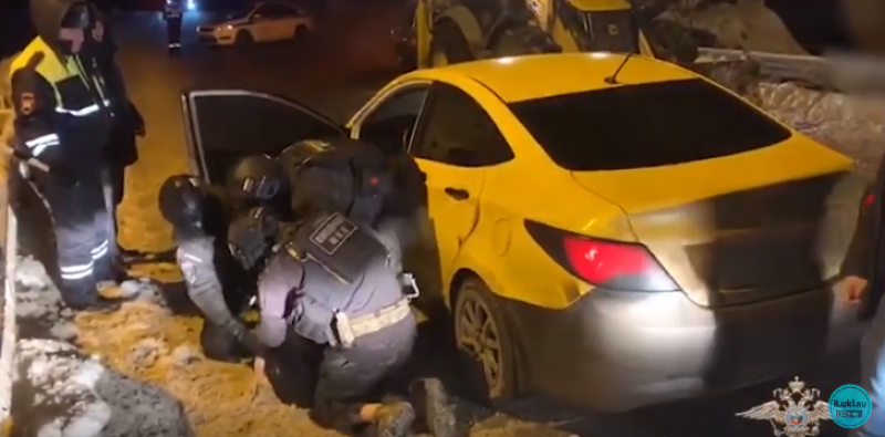 Полицейские на трассе М-8 перехватили наркокурьера с крупной партией синтетических наркотиков (ВИДЕО) - 2020-01-16 10:38:00 - 1