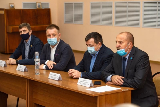 В Великих Луках члены территориальных и участковых избирательных комиссий получили награды - 2020-09-25 20:00:00 - 1