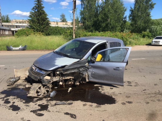 Тройное ДТП произошло на улице Гоголя в Великих Луках (ФОТО) - 2020-06-23 17:58:00 - 1