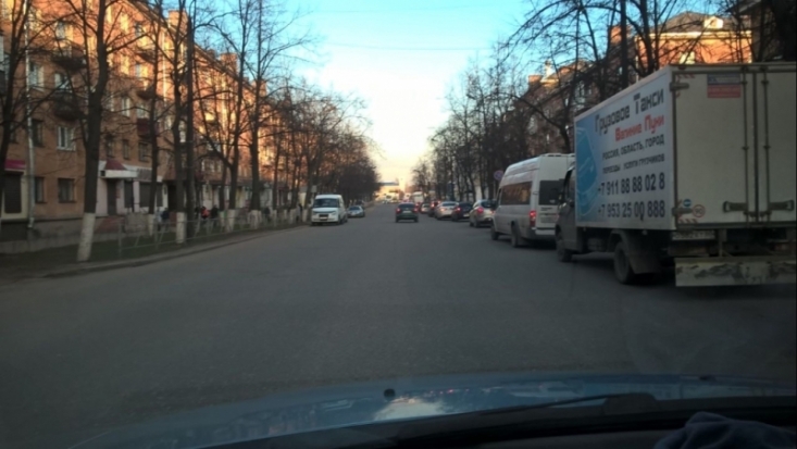 ФОТОфакт: центр Великих Лук блокирован автомобильной пробкой - 2016-04-12 19:20:00 - 1