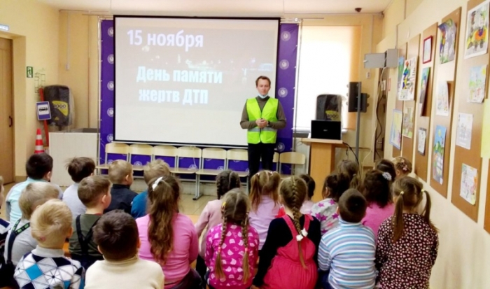 В Великих Луках состоялся флешмоб «Дети против ДТП!» - 2020-11-16 10:23:00 - 1