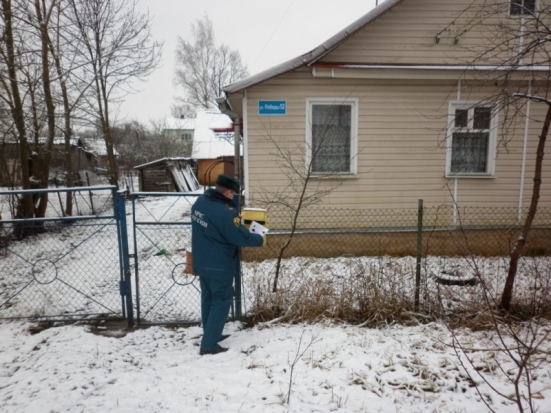 Профилактический рейд провели сотрудники МЧС в городе Пыталово - 2020-02-09 09:17:00 - 1