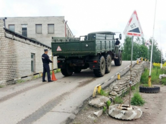 В Пскове сотрудники МРЭО ГИБДД принимали экзамены у кандидатов в водители (ФОТО) - 2019-05-30 11:56:00 - 1