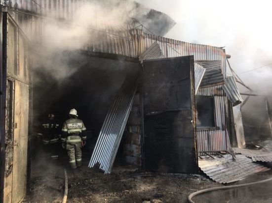 Складское помещение загорелось в Пушкинских Горах - 2020-02-02 13:15:00 - 1