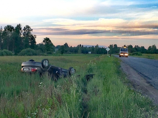 Под Великими Луками опрокинулся автомобиль жительницы Санкт-Петербурга (ФОТО) - 2019-06-25 13:18:00 - 1