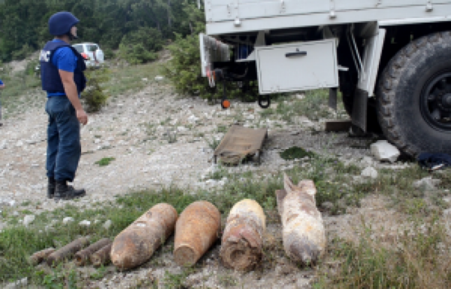 11 авиабомб времён ВОВ одновременно уничтожили севастопольские пиротехники МЧС - 2019-06-14 16:56:00 - 1