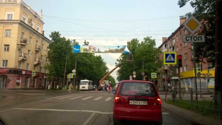 ФОТОфакт: Великие Луки снимают воздухоплавательную символику - 2016-06-21 20:35:00 - 1