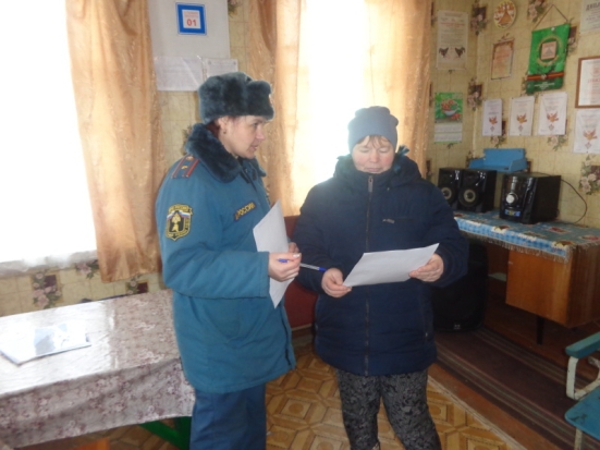 Сотрудники МЧС проинструктировали жителей Усвят - 2020-02-17 15:56:00 - 1