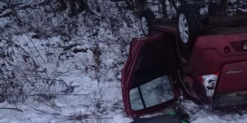 Автомобиль вылетел в кювет на дороге Великие Луки - Усвяты - 2020-12-11 13:06:00 - 1