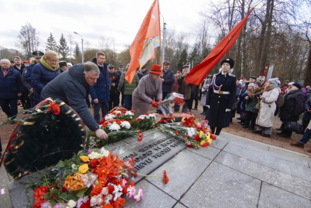ФОТОрепортаж: митинг у Вечного огня в честь 77-ой годовщины освобождения города Великие Луки - 2020-01-17 14:28:00 - 1