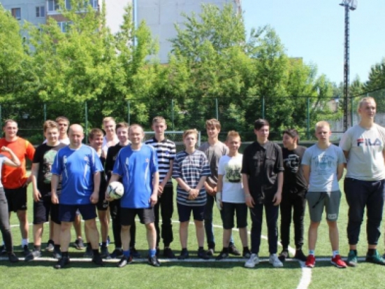 В Пскове общественники и стражи порядка организовали для подростков встречу на футбольном поле - 2019-06-07 09:53:00 - 1