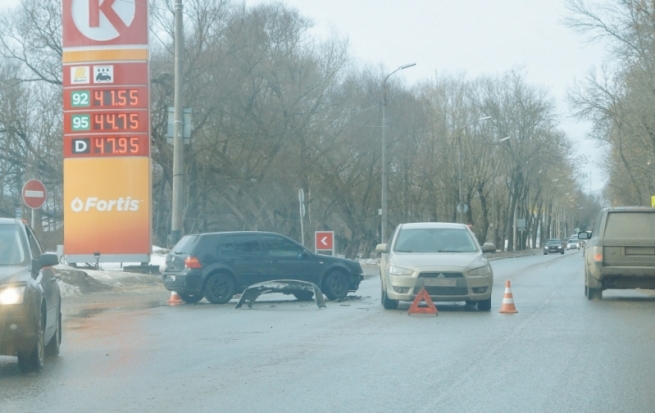 ФОТО: на проспекте Гагарина в Великих Луках столкнулись две легковушки - 2019-02-25 12:36:00 - 1