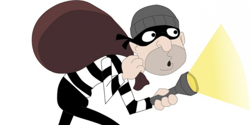 Двое жителей Пыталово пытались украсть со здания пожарную лестницу - 2020-12-07 13:13:00 - 1