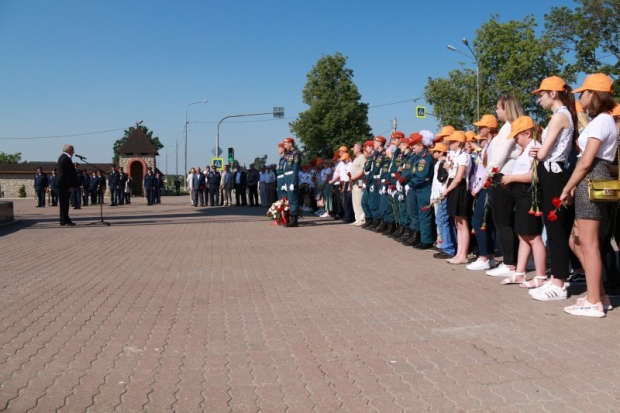 Московские школьники почтили память воинов 6-й роты у памятника в Черехе - 2019-06-07 08:13:00 - 1