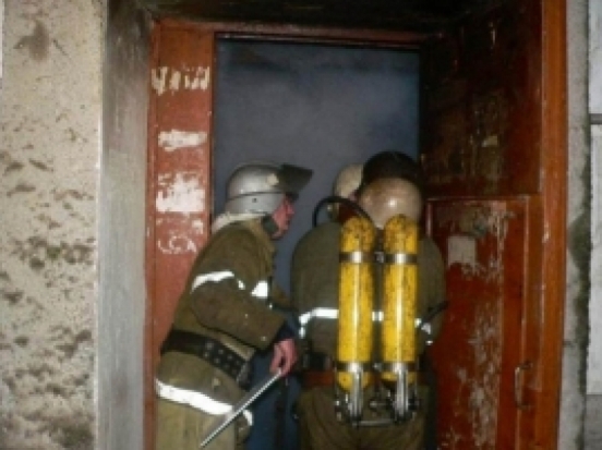 На улице Запрудной в Великих Луках загорелась квартира - 2017-01-25 06:24:00 - 1