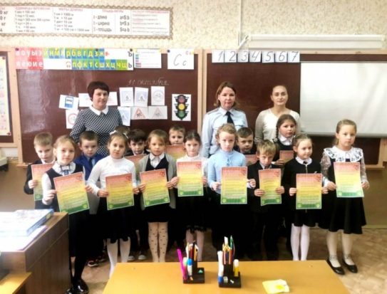 В Великолукском районе полицейские провели обучающие лектории - 2019-10-22 17:21:00 - 1