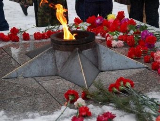 Андрей Турчак почтил память освободителей Великих Лук от немецко-фашистских захватчиков - 2017-01-17 12:36:00 - 1