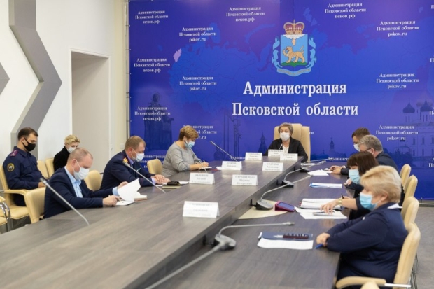 Вера Емельянова провела заседание межведомственной комиссии по факту произошедшего в великолукской школе - 2020-10-14 08:32:00 - 1