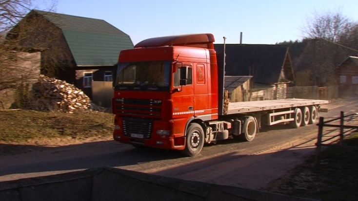 Большегрузы Великолукского свинокомплекса повредили уникальные исторические памятники, считают местные жители - 2019-04-18 14:07:00 - 1