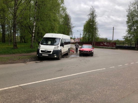 ФОТОфакт: Авария в заречном районе Великих Лук - 2020-05-15 19:40:00 - 1