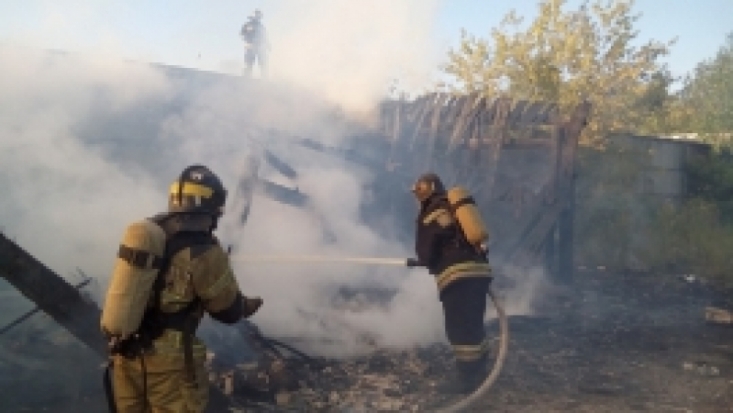 Нежилой дом поврежден огнем в Гдове - 2019-09-11 07:01:00 - 1