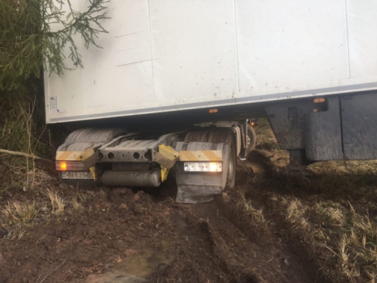 ФОТО: ещё один большегруз пострадал из-за гололёда на трассе Москва - Балтия - 2020-01-25 19:37:00 - 1