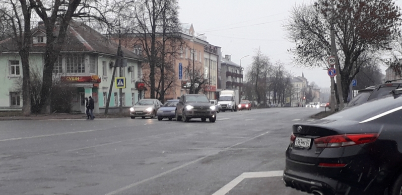 ФОТОфакт: В Пскове легковушка столкнулась с джипом - 2019-12-06 14:17:00 - 1