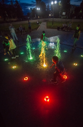 ФОТОрепортаж: В Новосокольниках появился световой пешеходный фонтан - 2020-08-04 11:00:00 - 1