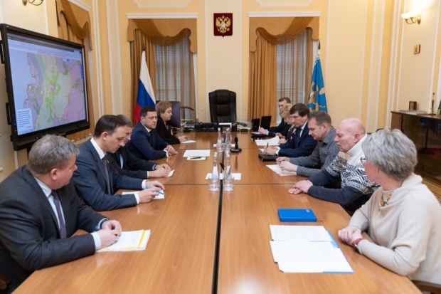 Михаил Ведерников призвал строителей детского сада и школы в Великих Луках активизировать работу, не теряя в качестве - 2020-03-05 13:21:00 - 1