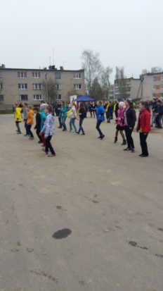 С танцевального флешмоба началось утро в Переслегино (ФОТО) - 2016-04-28 10:16:00 - 1