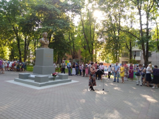 Литературная ночь 2019 прошла в сквере Пушкина в Великих Луках (ФОТО) - 2019-06-07 19:51:00 - 1