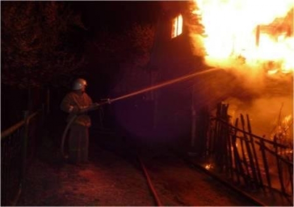 5 человек тушили жилой дом в Острове - 2019-12-06 08:31:00 - 1