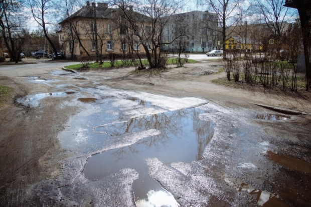 Великолучане, прежде чем заехать во дворы, прощаются с подвесками и бамперами (ФОТО) - 2016-04-15 16:11:00 - 1