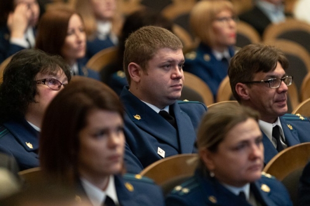 Михаил Ведерников поздравил сотрудников прокуратуры с профессиональным праздником - 2020-01-12 08:52:00 - 1