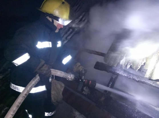 10 человек ликвидировали пожар в бане в Великих Луках - 2020-03-02 08:34:00 - 1