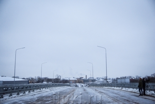 По путепроводу в Великих Луках открыли движение - 2018-12-26 11:08:00 - 1